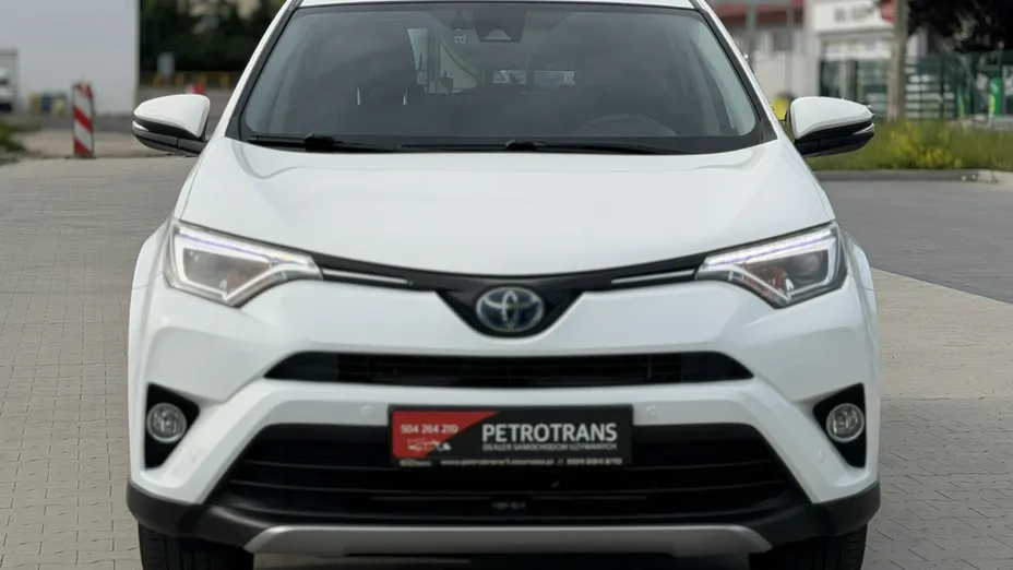 TOYOTA RAV4 -