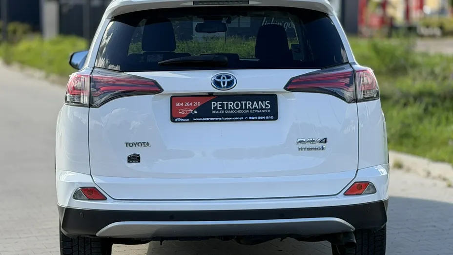 TOYOTA RAV4 -