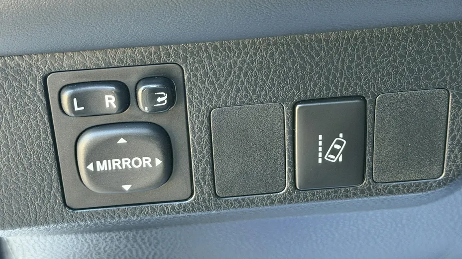 TOYOTA RAV4 -