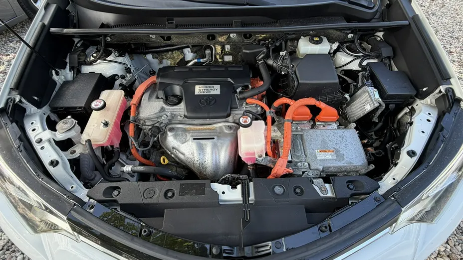 TOYOTA RAV4 -