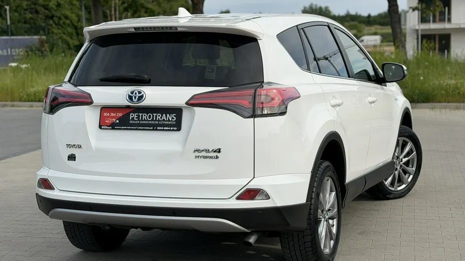 TOYOTA RAV4 -