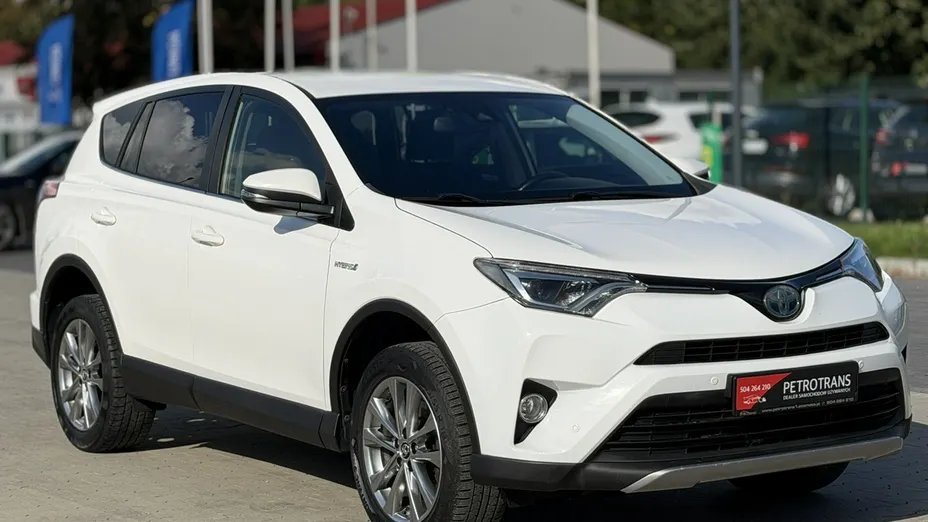 TOYOTA RAV4 -