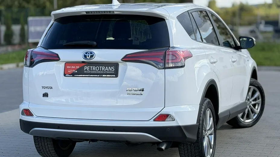 TOYOTA RAV4 -