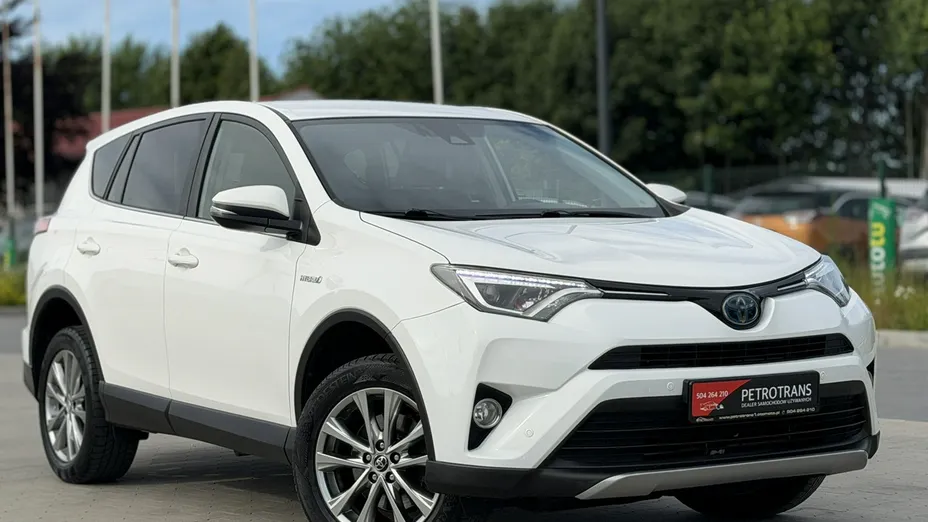 TOYOTA RAV4 -
