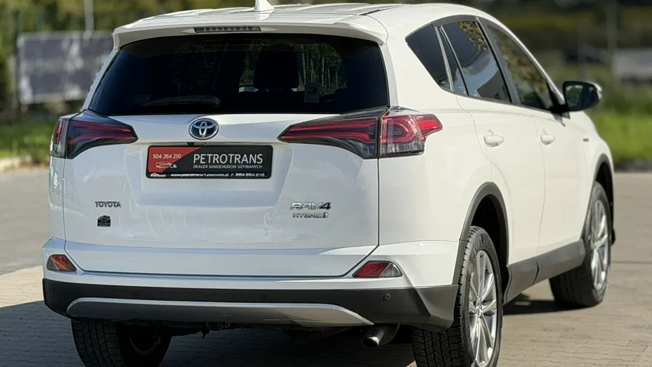TOYOTA RAV4 -