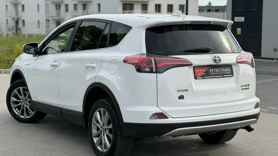 TOYOTA RAV4 -