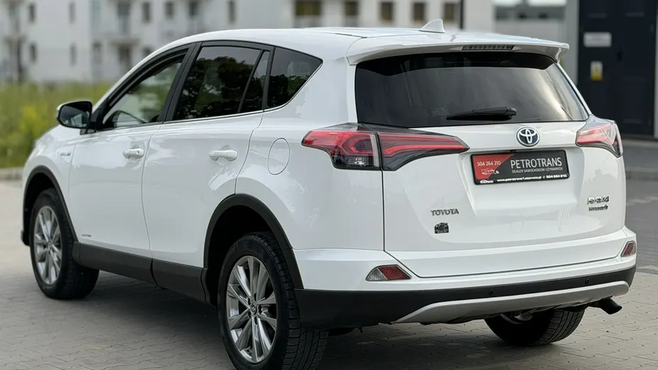 TOYOTA RAV4 -