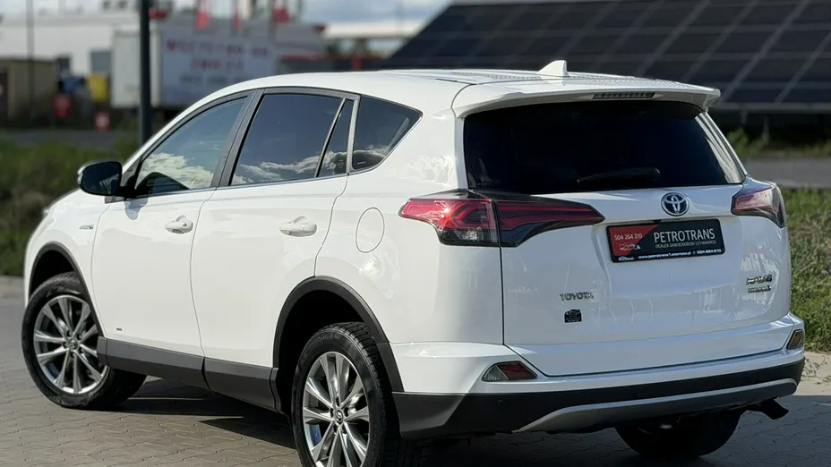 TOYOTA RAV4 -