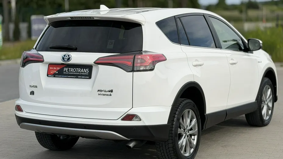 TOYOTA RAV4 -