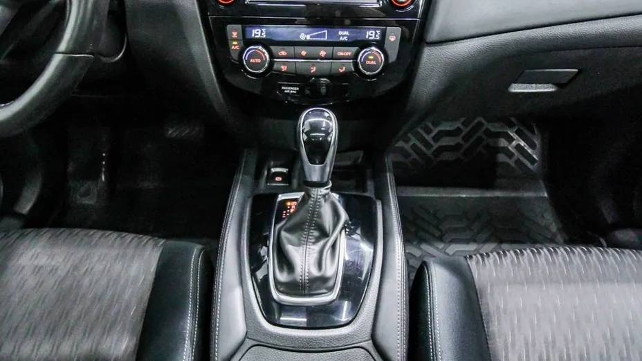 NISSAN X-Trail -