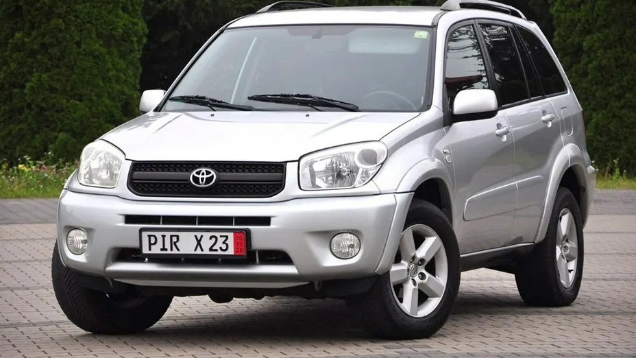 TOYOTA RAV4 -