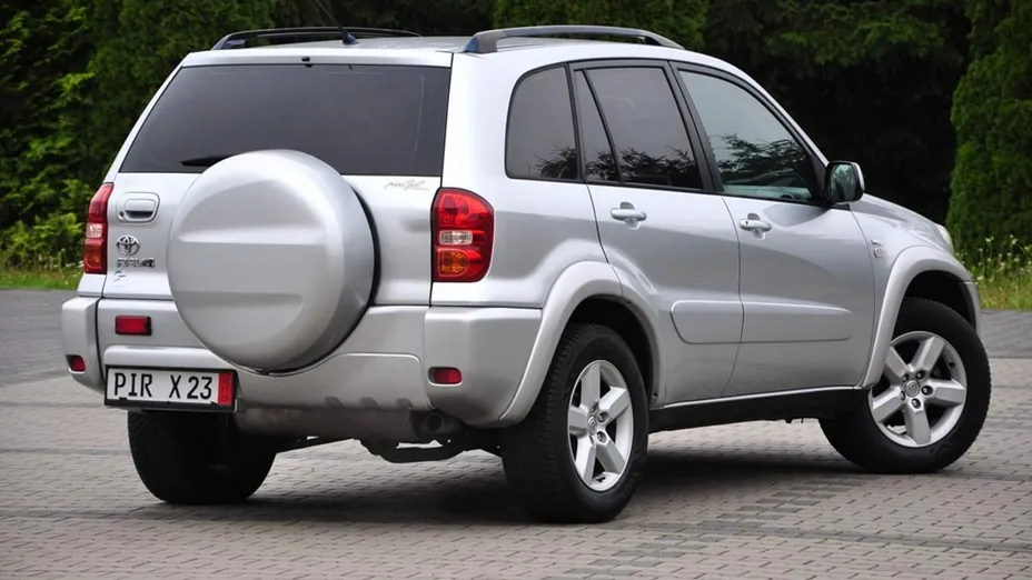 TOYOTA RAV4 -