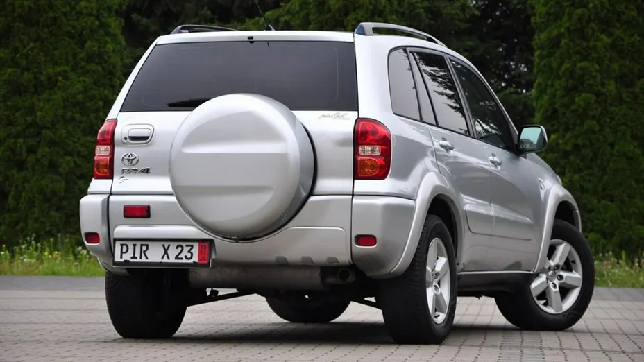 TOYOTA RAV4 -