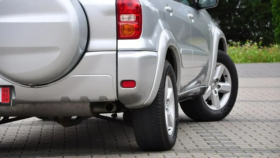 TOYOTA RAV4 -