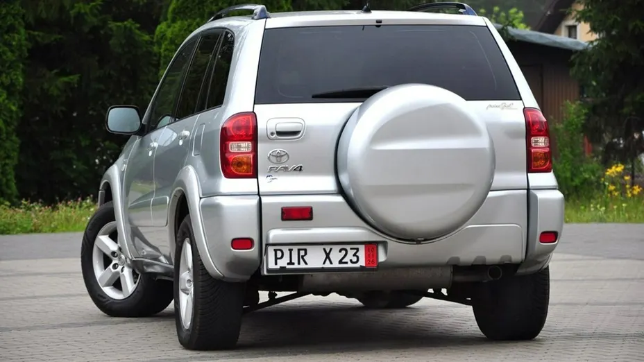 TOYOTA RAV4 -
