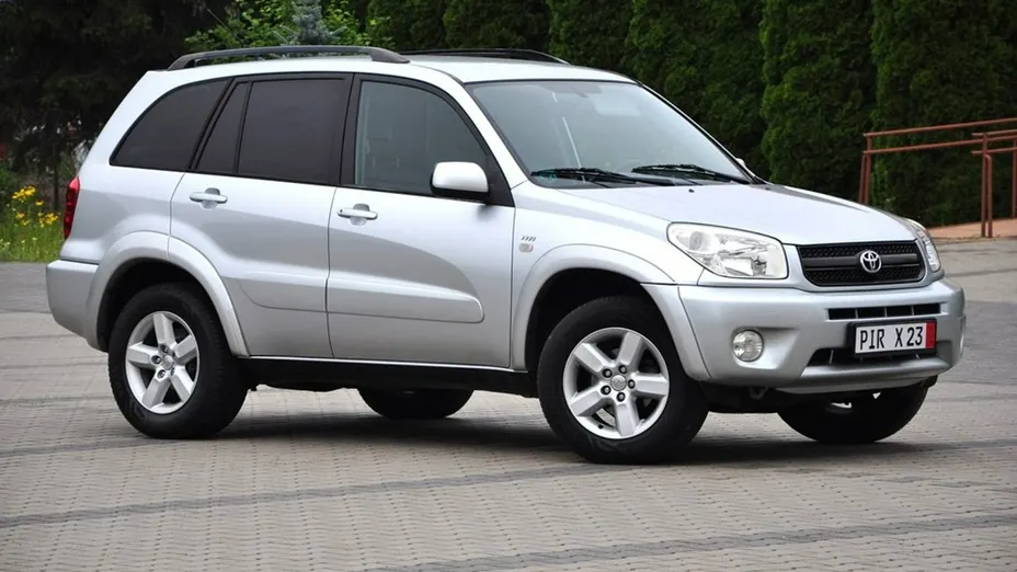 TOYOTA RAV4 -