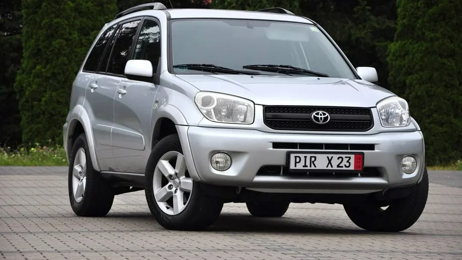 TOYOTA RAV4 -