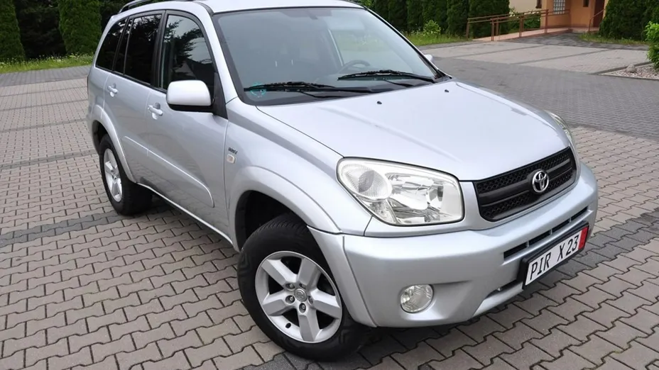 TOYOTA RAV4 -