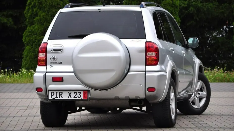 TOYOTA RAV4 -