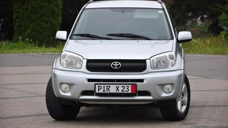 TOYOTA RAV4 -