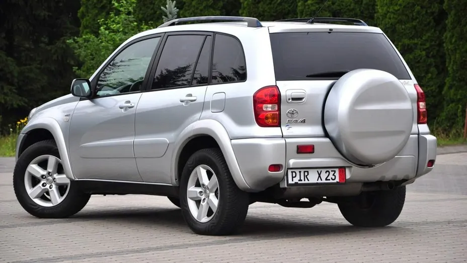 TOYOTA RAV4 -