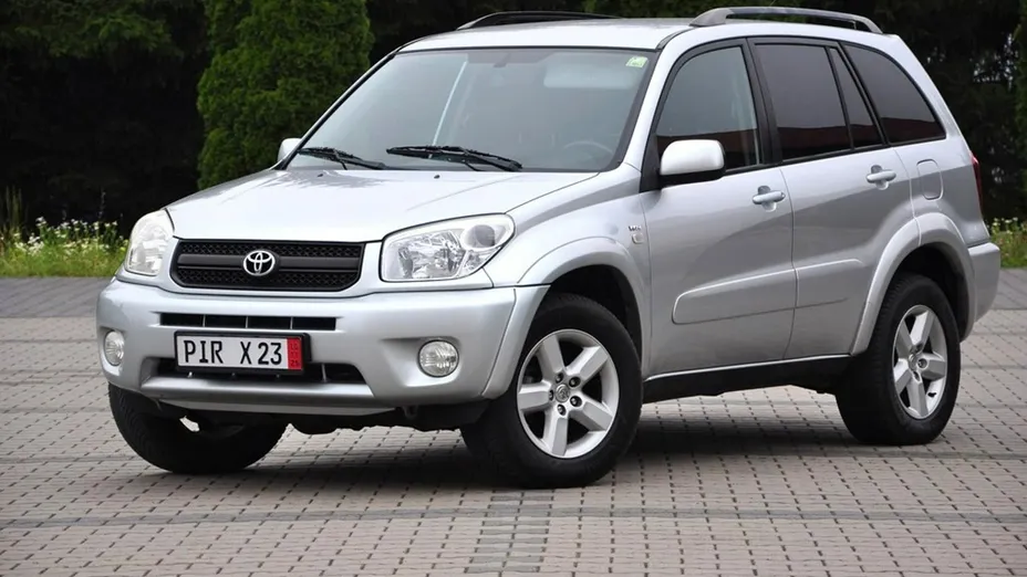 TOYOTA RAV4 -