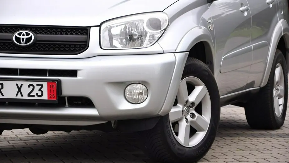 TOYOTA RAV4 -