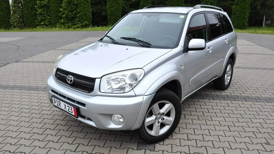 TOYOTA RAV4 -