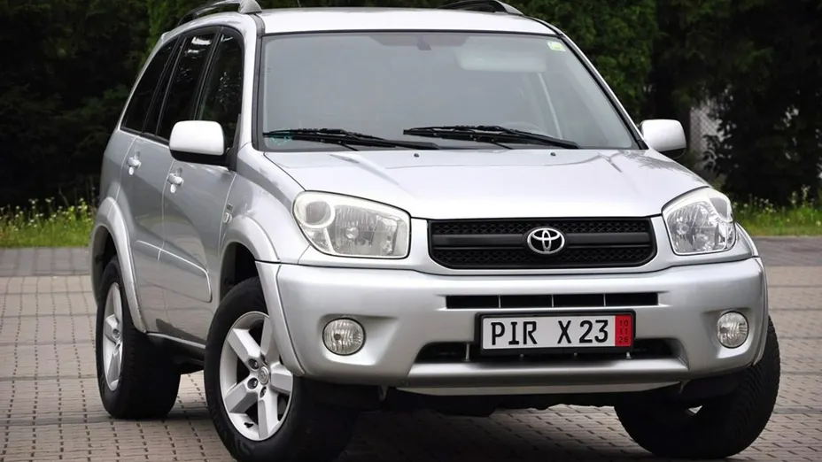 TOYOTA RAV4 -
