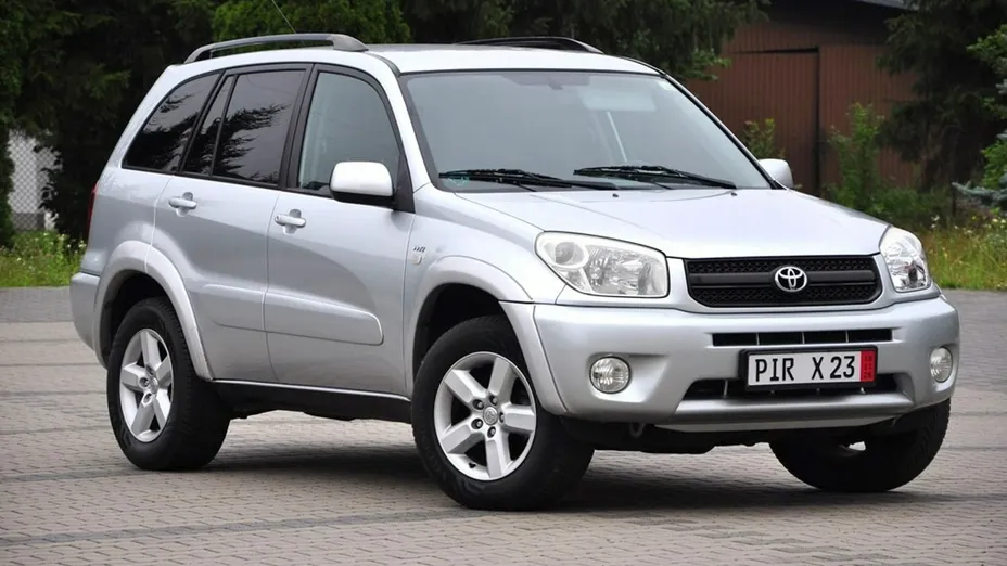 TOYOTA RAV4 -