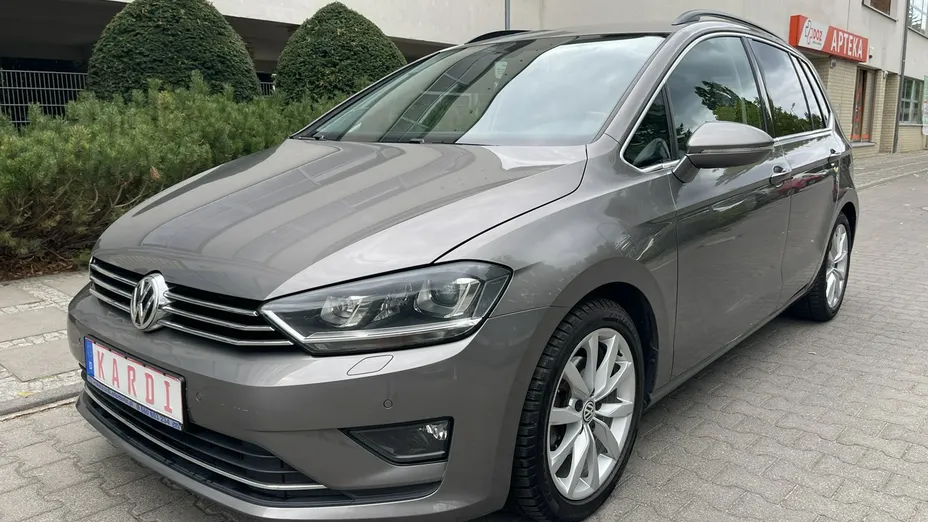 VOLKSWAGEN Golf Sportsvan -