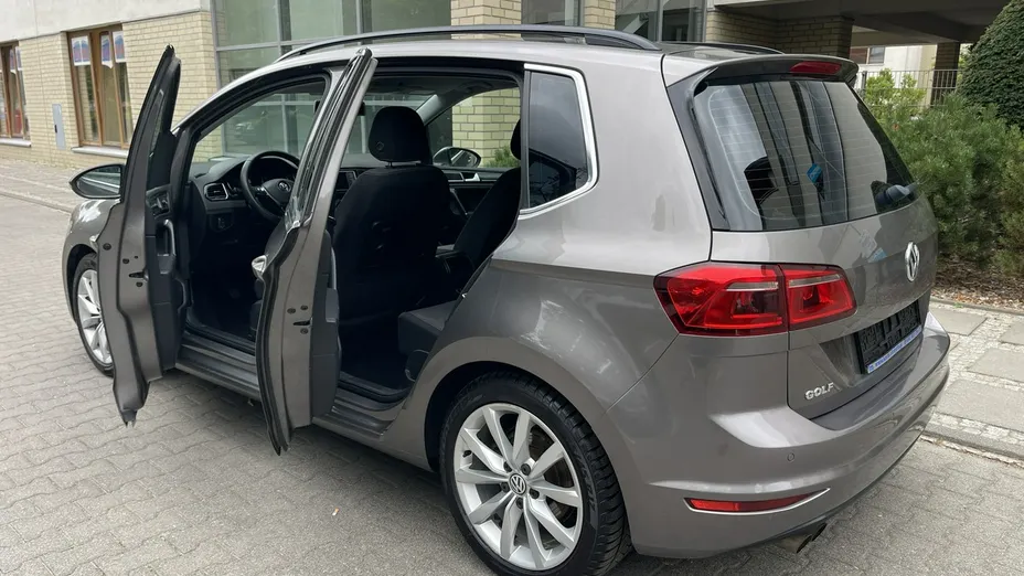 VOLKSWAGEN Golf Sportsvan -