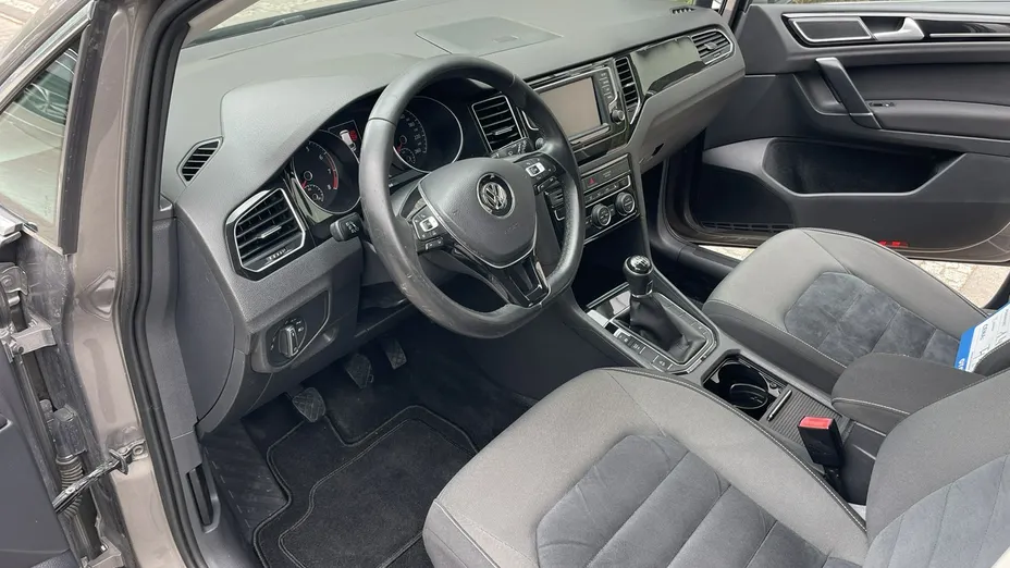 VOLKSWAGEN Golf Sportsvan -