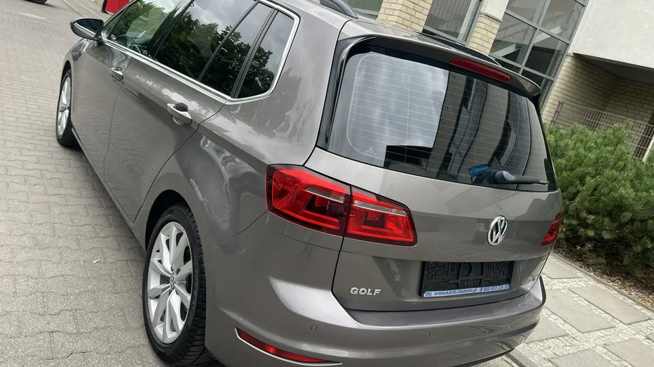 VOLKSWAGEN Golf Sportsvan -