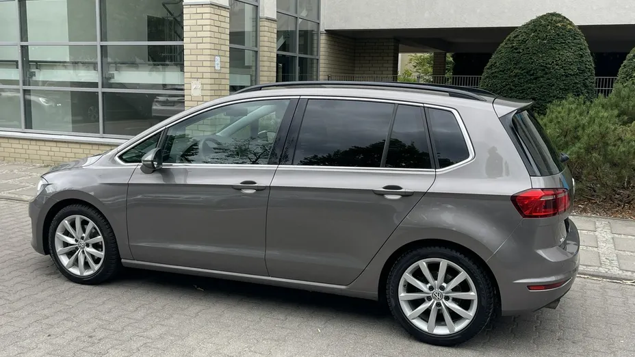 VOLKSWAGEN Golf Sportsvan -