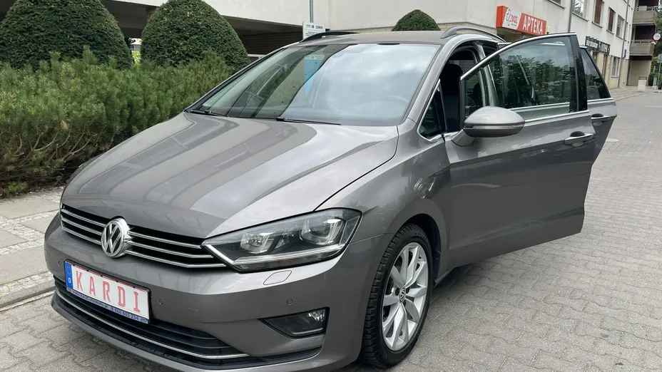 VOLKSWAGEN Golf Sportsvan -