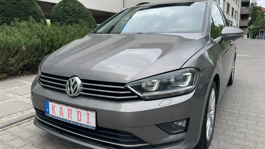 VOLKSWAGEN Golf Sportsvan -