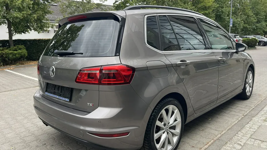 VOLKSWAGEN Golf Sportsvan -