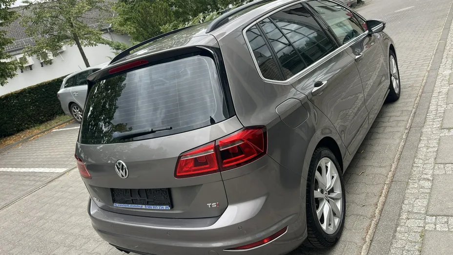 VOLKSWAGEN Golf Sportsvan -