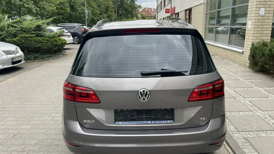 VOLKSWAGEN Golf Sportsvan -
