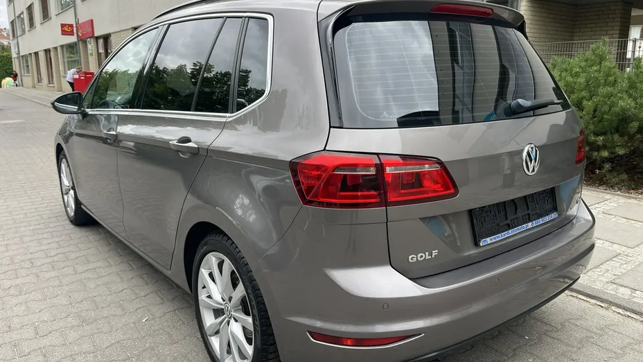 VOLKSWAGEN Golf Sportsvan -