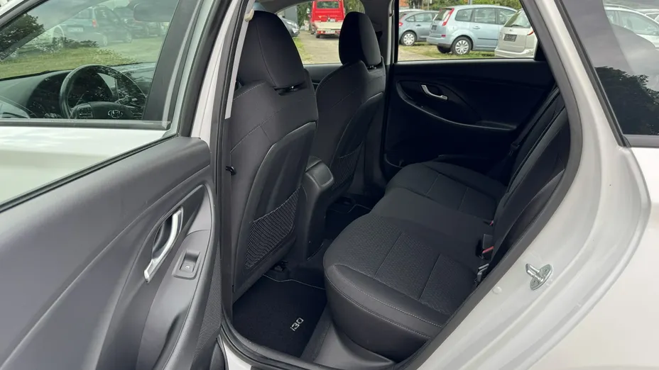 HYUNDAI i30 -