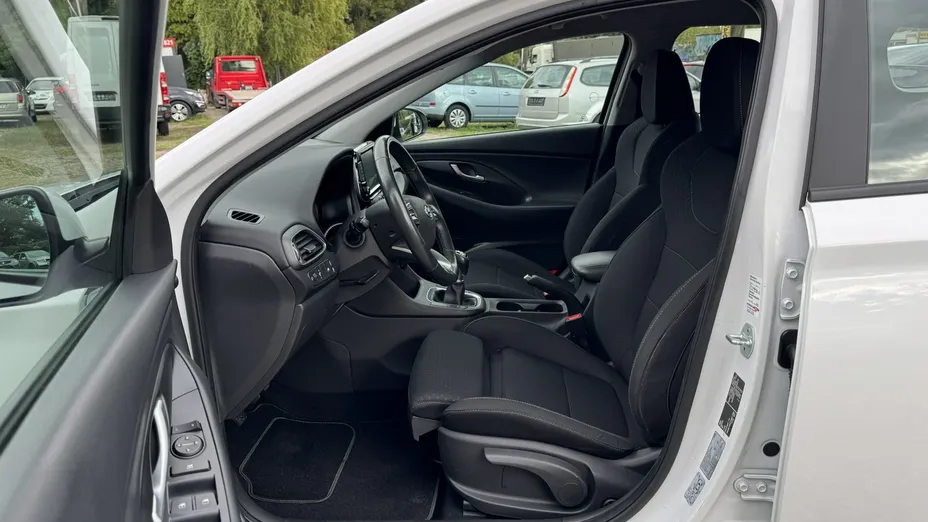HYUNDAI i30 -