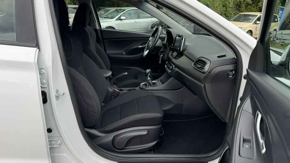 HYUNDAI i30 -