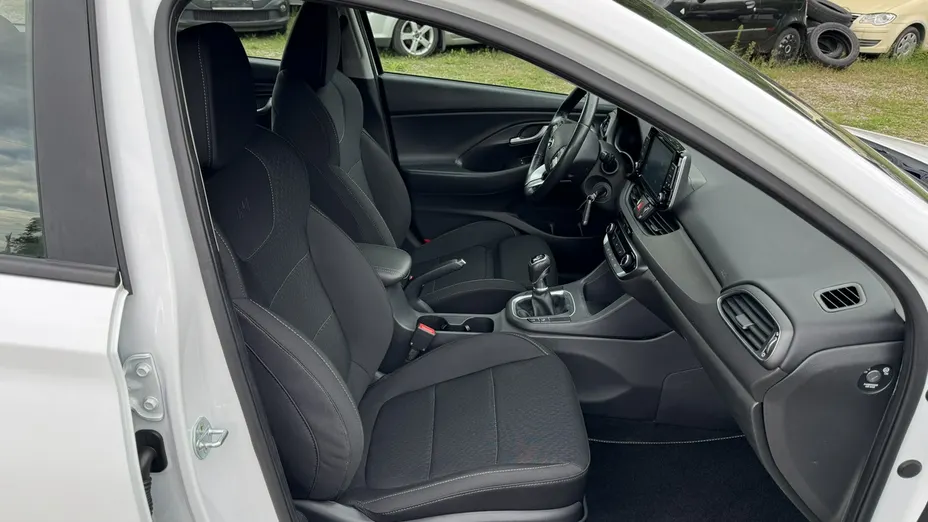 HYUNDAI i30 -