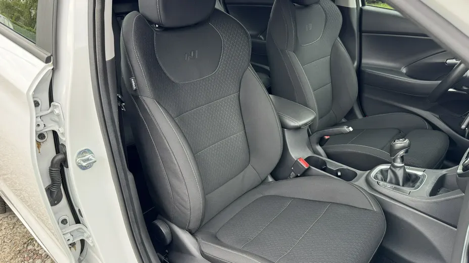 HYUNDAI i30 -