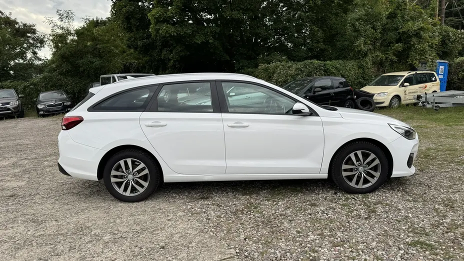 HYUNDAI i30 -