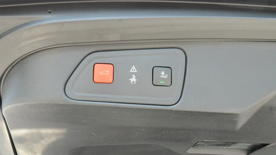 PEUGEOT 3008 -