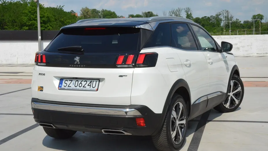 PEUGEOT 3008 -