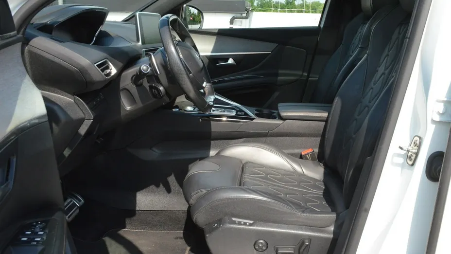 PEUGEOT 3008 -